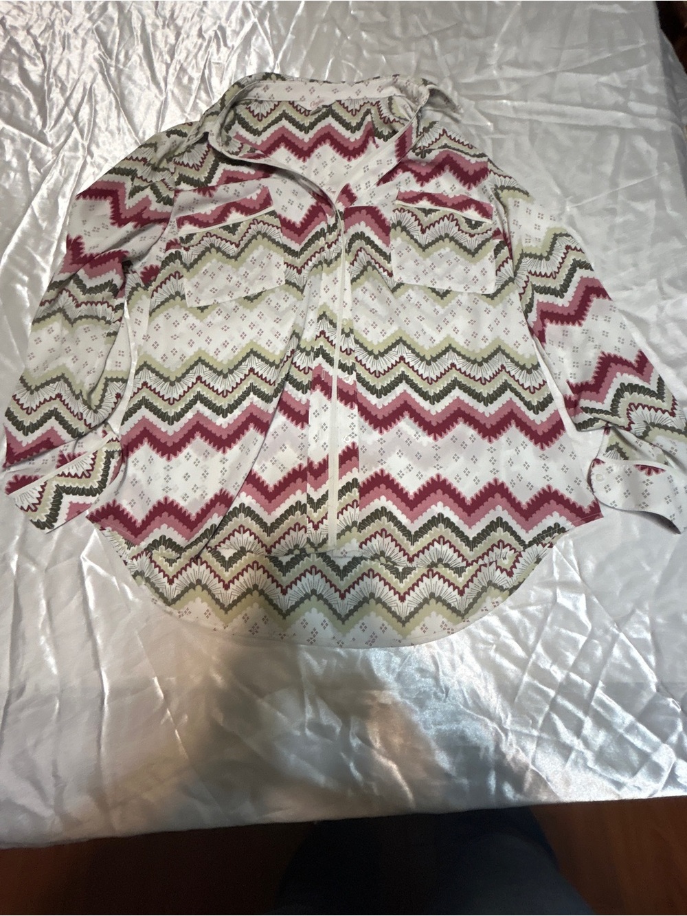 Candie's White Chevron Button-Down Shirt with Pink & Olive Accents size XL